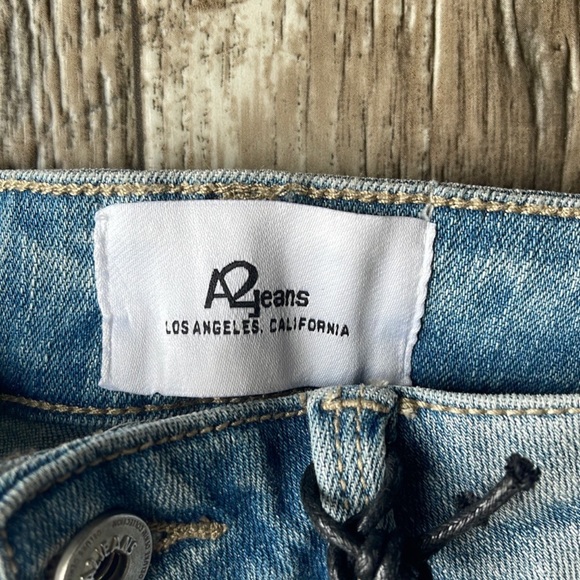 🌟A2 🌟Bermuda 🌟Jeans Los
Angeles California Shorts,
Regular Small, - Picture 3 of 12